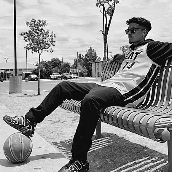 Meet your Posher, V - Picture 1 of 1